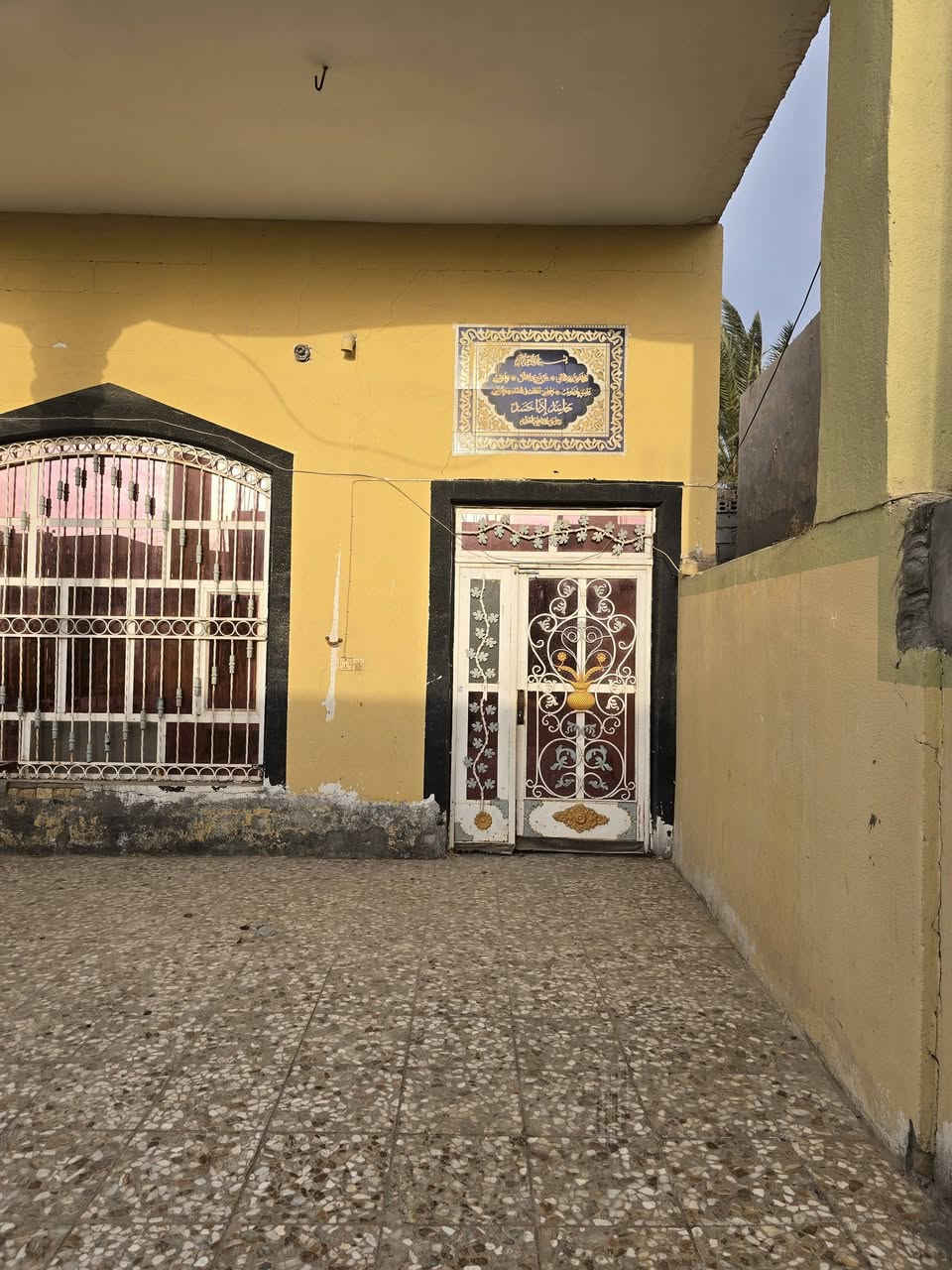 السلام عليكم ورحمة الله متاح دار سكني للبيع المساحه 700 متر بناء طابوك  العنوان حي الأمام قرب صورة الأمام علي بيت مصطفى حافض عبدالقادر للستفسار أكثر اتصل علا الرقم ***********
