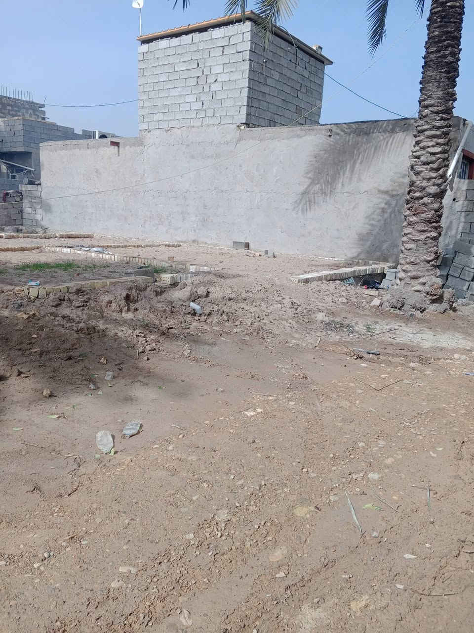 قطعه مساحه (ميتين18 متر/مبنيه بتلو /قريبه ع محطه الشيخ  طابو سند خمس وعشرين/للبيع الاتصال ع رقم ***********
