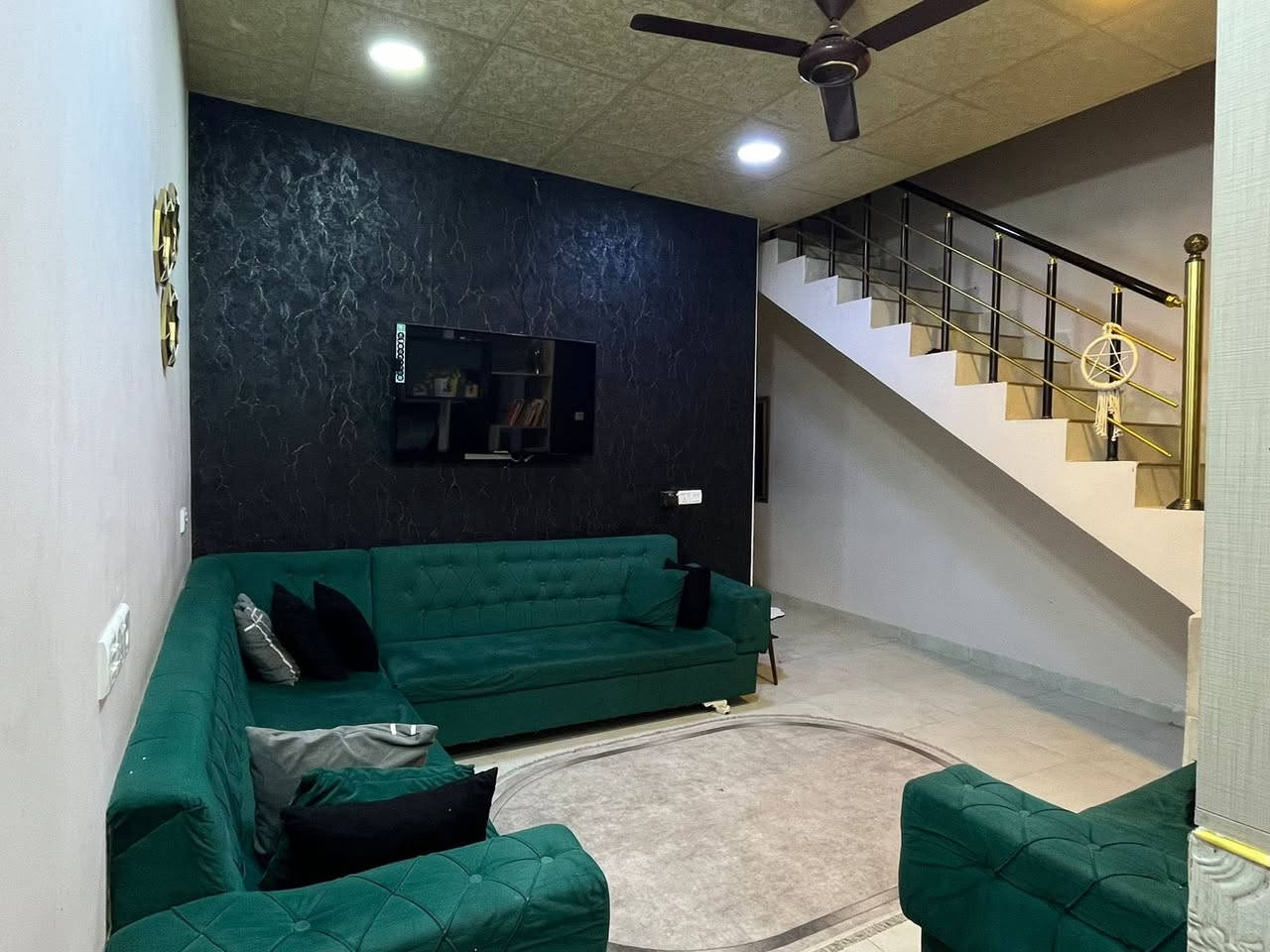 متوفر لدينا 🏠بيت سكني للبيع مكان مميز 100 متر طابو حي الواسطي . منطقة المعلمين. طابقين محتويات الدار الطابق الاول مطبخ + هول + مجمع صحيات + غرفة نوم .

طابق الثاني . غرفة او استقبال تصلح+ هول + صحيات+ غرفة نوم + بيتونة
 السعر 128 قفل  
للاستفسار والمعاينه يرجى التواصل على الرقم ***********
