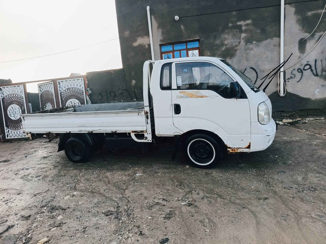 سلام عليكم كيه بنكو موديل 9 سياره حلوه تبريد شغال مكينه وكير وحداديه تخم تير جديد  مينه مفتوح الفين وسبميه مكان سماوه  سعر 85    بيه مجال الشراي ***********

