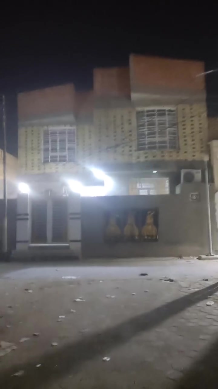 بيت للبيع
مساحته 150 متر بسطرت الدور خلف مدرسة الوثبه طابقين نضيف كلش بناء 2023 كونكريت
الطابق الأول غرفتين وصاله واستقبال وصحيات واثنين منوال
الطابق الثاني 3 غرف وسطح زغير وصحيات
وفوك سطح كبير
للاستفسار الاتصال ***********
