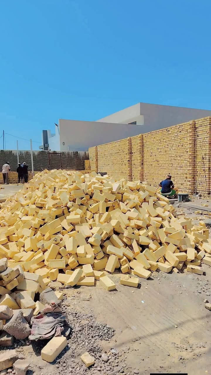 سلام عليكم طابوق درجه اولى شرط قالب وركن وعدد مضبوط ولون واحد ***********
