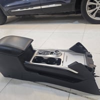 يتوفر لدي لجماعة البوليسي وغيرها  الكونسول الوسطي (Center Console) الخ...