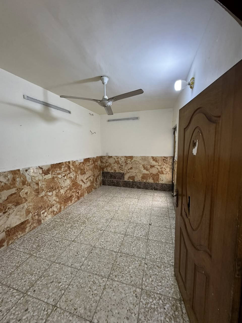 للأيجار بيت 50 متر في السيدية
يحتوي على 3 غرف نوم وصالة ومطبخ وخدمات 2 ✔️

الايجار 600 الف قفل 🔒 

الموقع السيدية الضباط 

للأستفسار ***********0
أو زيارة مكتب الطائي للعقار السيدية الضباط
