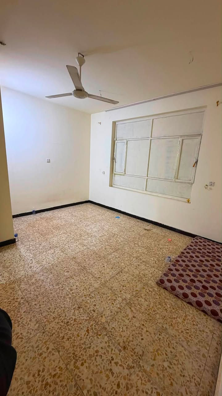 للإيجار للإيجار  ‼️ في السيديه🏯✨ شقه طابق اول نضيفه جداً 🏠 ( مطلوب عائله او بنت موضفه ) 

المواصفات: 
 • غرفه نوم مريحة 🛏️🛏️
•مطبخ مرتب 🏺🔮
•صاله 🌋
 • خدمات صحيه  🚿🚽 

•الإيجار فقط: 600 الف شهرياً 💰
•الموقع🗺️: بغداد / السيديه - مربع الاقتصاديين 📍

لا تضيع الفرصة – السكن المريح بإيدك! ✅

للاسـتفسـار الاتـصال علـى الارقـام التـاليه ***********
