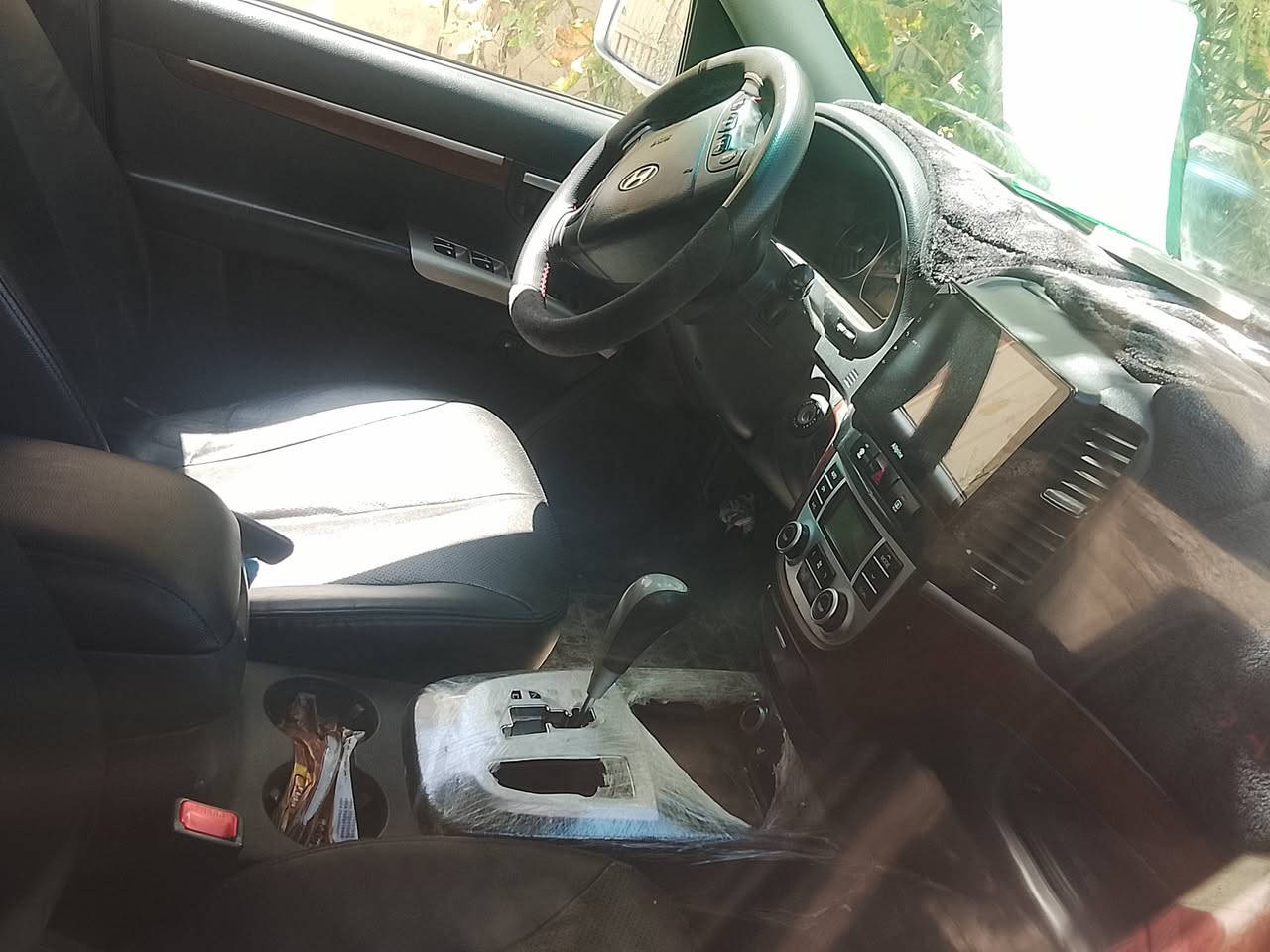 سڵاوی خوا .
هۆندای سانتافی  مۆدێل 2009 سڵایت جلدو هیتەر و فول

کۆدی بۆکـــــراوە !!!!!!!!!

مەکینەی گاز 

گێڕئۆتۆماتیک و عادی

گێڕو مەکینەی بەشەرت مەزبووت

تەبرید ساردو گەرم لەجێی خۆی ئیشەکات 
کارەبایی و فڵچەو لایت و هەمووی مەزبوت

لێدراوو مەعجون و زەڕبەی پێش  دوابەشەرت 

سەقفی پاک و جوان و بێ قوپاوی  و سارد و سبوخ

دواخلی ڕێک و جوانە بەرگەدەرگای جوان و بێ نەقس

ئاوێنەی کارەبایی 

کوشنی،هیتەر دواوو پێش 

حاسەی بەگ 

سلایتی ئیشەکات مەزبووت

ئەنجکتەری مەزبوت

نزیکی چوار پارچەیەک بۆیاخی هەیە 

بەڵام من بەحیزام ئەیفرۆشم 

سەقفی بەشەرت مەعجون و سبوخ ساردی نییە

جەستەشی هیچ ساردو مەعجونێکی نییە

بڕاوەی دووبەییە 

موشتەریت تەلەفون بکە موشتەریش نیت قسەی زیادو کەمم بۆمەکە گوێت لێناگرم لەگەڵ ڕێز

شوێن کەلار 

 تیل ***********
