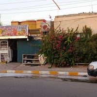 مقابيل مجمع عمر الراوي • ٢٠٠م • ركن على شارعين