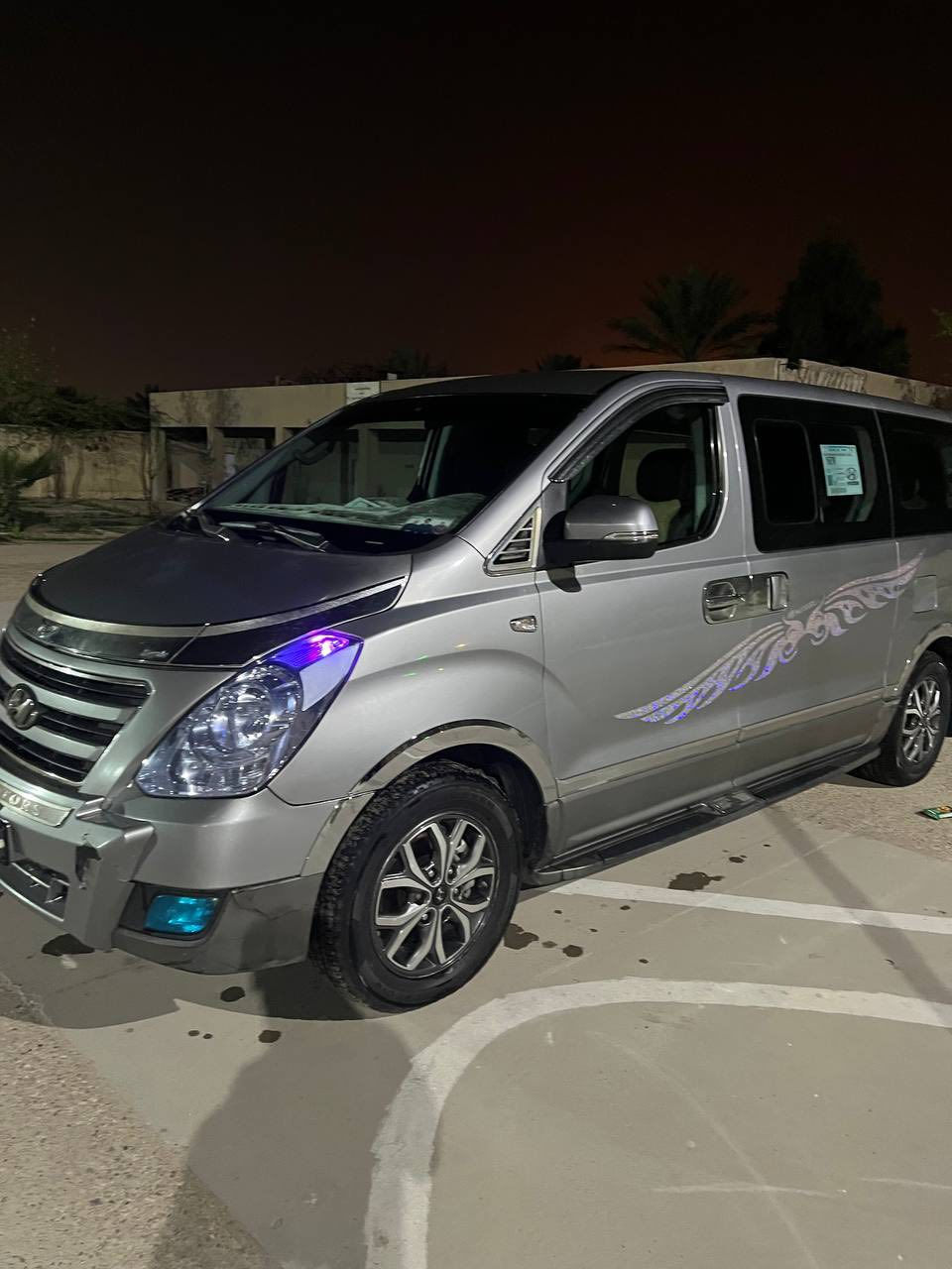 سلام عليكم استاركس 2017  اصل فول مواصفات ماعده الفتحه رقم بصره مكينه دبلو كامله السيارة بيه جاملغ خلفي مكان السياره البصره القرنه ***********
