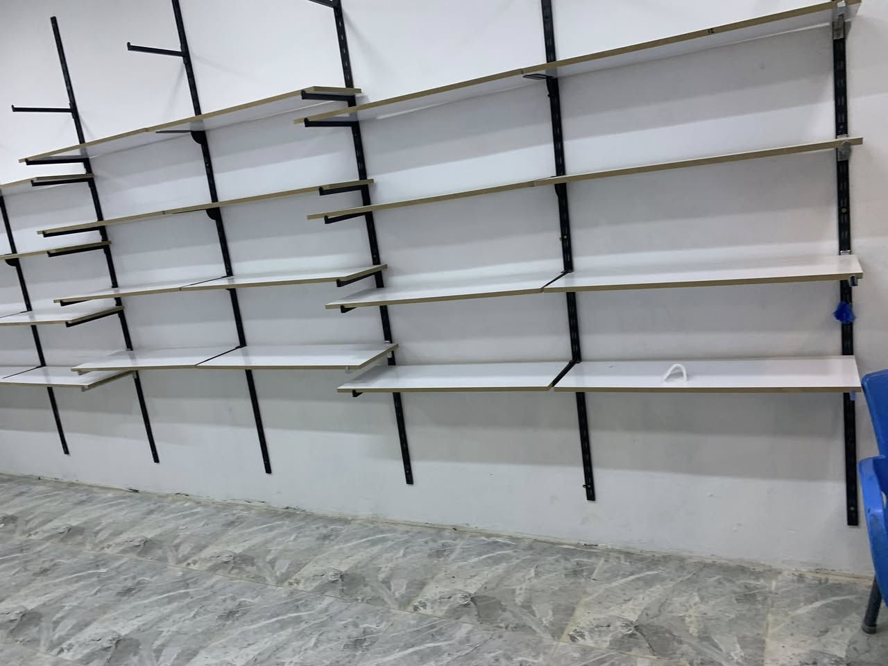 رفوف محل جاهزه للبيع مع ملحقاتها 
للاستفسار عن السعر الاتصال/***********
العنوان/ الانبار قضاء عنه
