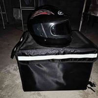 جنطة وخوذة • مستعمل شوية • موصل ايسر