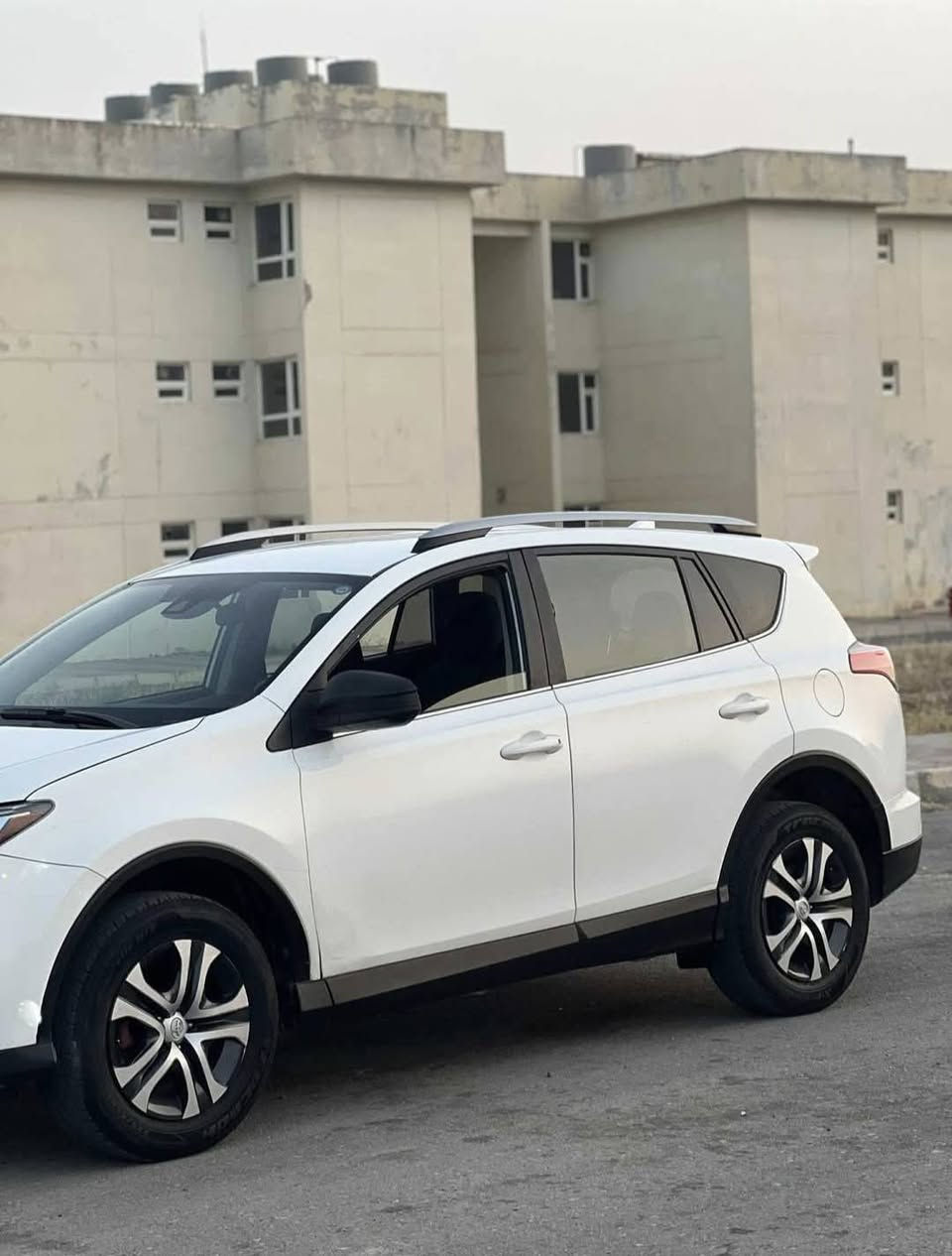 تۆیۆتا ڕاڤ4 فول auto  شاشه گەورەیە شاشە لەمسە مەکینە 2.5 سەنەوی تازەیە هەزەی تازەیە
دووبارەی بۆیاخ بۆنیت و چاملخ ٤ تایەی تازەیە تازە کامل سیرفزکراوە ڕۆنی تازە گۆڕاوە 76ml ڕۆژتوە 
سەیارەکە ڕەقەم سلیمانیە لە ڕانیەم ئیکۆ و سپۆرت و نوڕماڵی هەیەسعری١٦٨$گەڵاو مامەڵەیە *********** رانية, السليمانية
