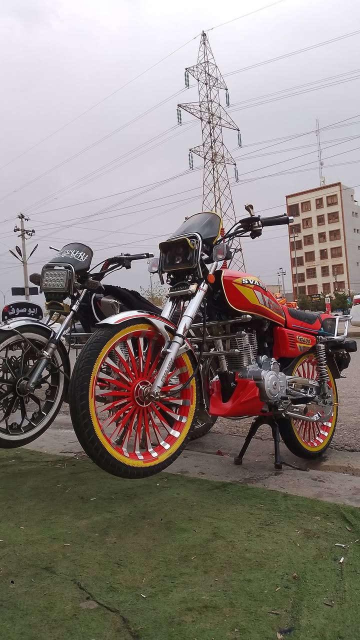 للبيع 
الدراجة سافين هونزدا 
منفيست الاصلي 
مكينة كبس 200
***********
980 أو بيها مجال
