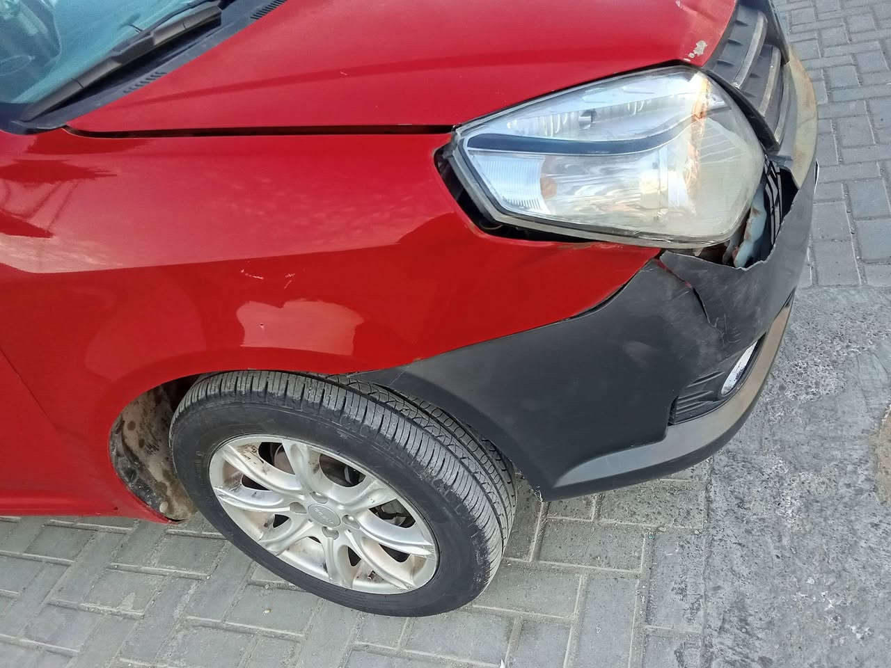 السلام عليكم
جيلي ام كي للبيع رقم بغداد انكليزي هزه جديده 
بيه طخه بل الجاملاغ الامامي مثل مااموضح بل الصوره
مكينه مكفوله صدر 70% اترايك وين ماكان
السعر 37 وبيه مجال
العنوان بغداد حي العامل 
رقم التلفون ***********
