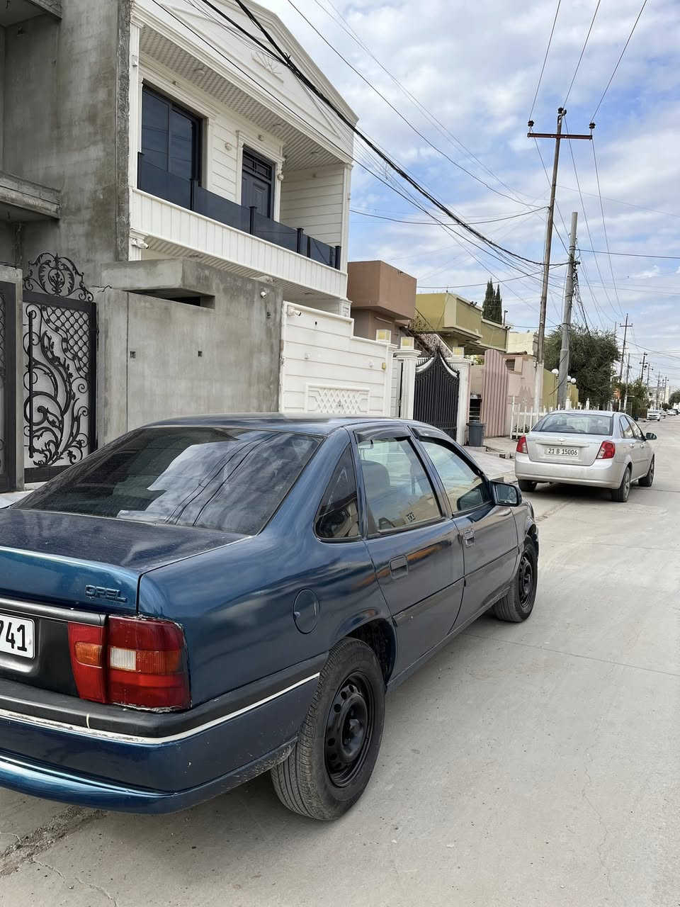 لبيع فروشتن 1995
فيكترا ١٩٩٥ مةكينة ١٨ گيرعادي سةيارةكة جاهيزة مةسرةفي تيانية هةمووگياني بةشةرت گيرو مةكينة بةشةرت رةقةم سليماني سةنةوي تا٢٠٣٠تازةية (تةكسية كراوة بةخسوسي)  ليدراو ١/٢پارجةي هةية بةس كيةشةي نية مةزبوت كراوة سعر٣٨مجال ***********
