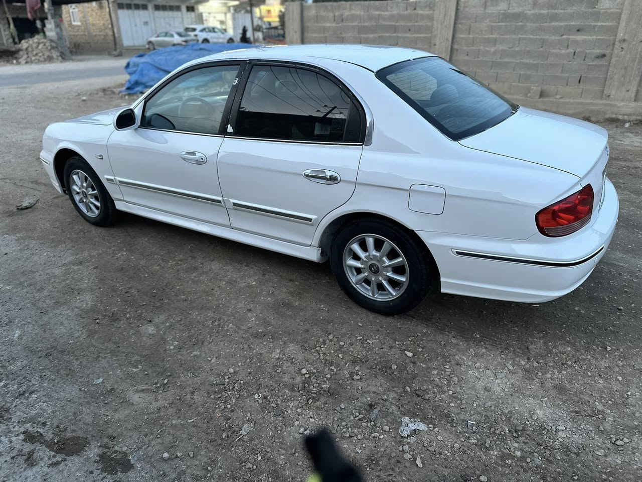 السلام عليكم ورحمة الله وبركاته 
سوناتا 2002  4 سلندر مكينة وكير وحدادية وتايرات جدد اوتماتيك جاهزة من كل شي 
حتى المرايات شفط بأسمي سنوية ل 2030
مكانها الحلة السعر 63 وبيها مجال 
***********
