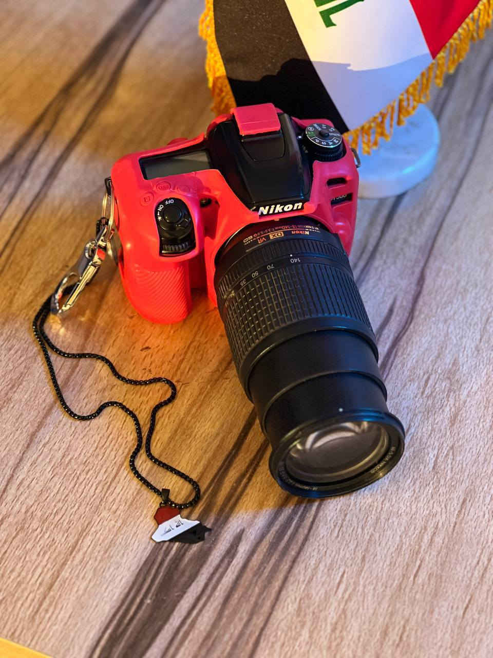 نيكون كاميرا للبيع 7500 نظافه 100% عنوان الديوانيه الرقم ***********
