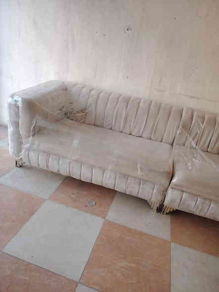 سلام عليكم ديوان للبيع 7 امتار تفصال وليس سوكي مواد كله ثقيل   كلش نضيف السعر 250 الف مكاني أسرئ مفقودين ***********
