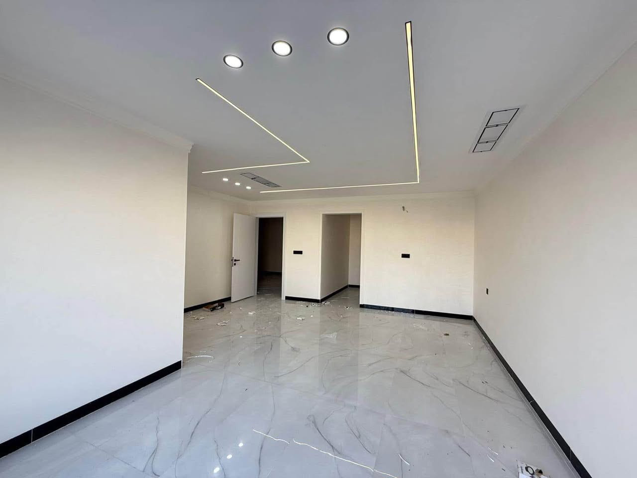عرض مميز مقابيل حديقة للبيع سعر مناسب 
بيت طابو سند 
مساحة بيت 200م
واجيهة كبس مرمر بيت فول 
اربع غرف نوم 
غرف ماستر سويت دريسنك روم 
للاستفسار سعر بيت اتصل بينا
📞☎️ 0750 386 1964 whastup أربيل, العراق
