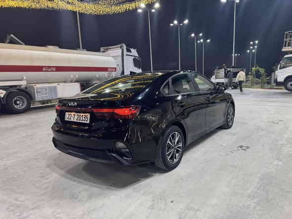 السلام عليكم 
كيا فورتي موديل 23
حادث جاملغ وباب صبغ . شواصي مكفولة بشرط . 
ماشية 8 الاف ميل فقط  ( مشي امريكا ) . 
رقم اربيل جديد ( وكالة او تحويل مضمون ) . 
مواصفات السيارة :- مكينة 2000 دوش ، شاشة ، كاميرا خلفية ، رادارات امامية وخلفي ، توقف ذاتي ، كروس سرعة ، قيادة ذاتية ، ويل كب ، وباقي مواصفات معروفة العادية . . 
السعر / 155$   وبيها مجال بسيط . 
مكان / بغداد . 
للاتصال / *********** .
