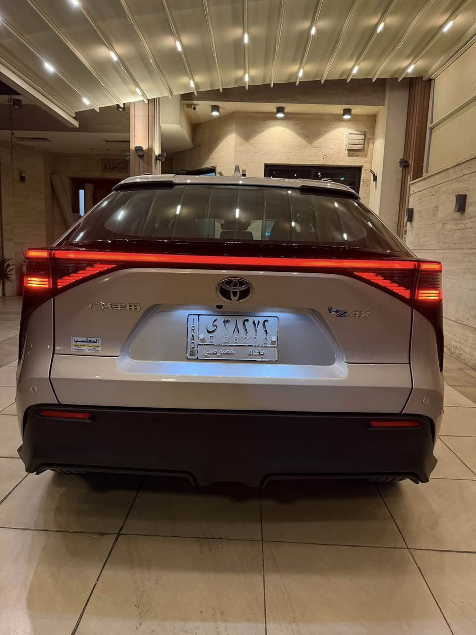 Toyota bz4x فول مواصفات
للبيع سيارة Toyota bz4x موديل
2022، كهرباء بالكامل، بأعلى
مواصفات (فول مواصفات) وحالة
ممتازة جدا والمواصفات صيني
• الموديل: 2022.
• المسافة المقطوعة: 31 ألف كم
فقط (شبه جديدة) واستخدامي الشخصي
• المدى (Range): تقطع مسافة تصل إلى 500 كم بالشحنة
الواحدة. ويتغير حسب ضروف الاستخدام
حجم البطارية:  (71.4 kWh في هذا الموديل) يجي وياها الشاحن المنزلي الخاصة بيها

المواصفات والرفاهية
. التصميم الخارجي: سقف بانوراما، مري جانبية شفط (أوتو)، نظام بصمة للدخول والتشغيل.
• المقصورة الداخلية: مقاعد جلد
فاخرة (كهرباء) مع نظام ميموري
لحفظ الوضعيات.
• الراحة: نظام تدفئة وتبريد للمقاعد والمقود لتوفير أقصى درجات الراحة في كل الفصول.
• النظام الصوتي: سستم صوت jbl العالمي لتجربة صوتية
محيطية ونقية.
• التحكم: كير ماوس متطور، وتبريد بتحكم عن طريق شاشة لمس ذكية.
الشاشة جبيرة والدقه والالوان ممتازه جدا   وتدعم Apple CarPlay و Android Auto لاسلكي عم طريق تحويلة فلاش

الأنظمة الذكية والأمان:
• الرؤية: كاميرات 360 درجة
محيطية تمنحك كشفا كاملا
للطريق.

أنظمة الأمان المتطورة (Toyota Safety Sense):
 رادار أمامي: نظام منع الاصطدام وتحديد المشاة (Pre-Collision System).
 تحديد مسار: نظام الحفاظ على المسار والقيادة الذاتية المؤقتة (Lane Tracing Assist).
 كشف النقاط العمياء (Blind Spot Monitoring):  
 رادار خلفي: للتنبيه عند الرجوع للخلف من السيارات المارة.

Auto Park مساعد القيادة: نظام •
(ركن ذاتي)، وAuto Hold لتسهيل
القيادة في الازدحام.
• الثبات: نظام نزول المنحدرات،
عزل السيارة ممتاز جدا والقياده سلسه وناعمه والي يريد يشوفه يجي وهلا بي
السعر ٢٤ الف دولار وبي مجال  للشراي
للاستفسار  : ***********
