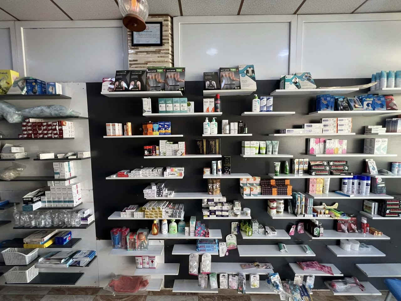 ئەم ڕەفانەم هەیە زۆر جوانە تایبەت بەصیدەلیە یان دووکانی کۆزمەتیک  ناونیشان سلێمانی 

***********
