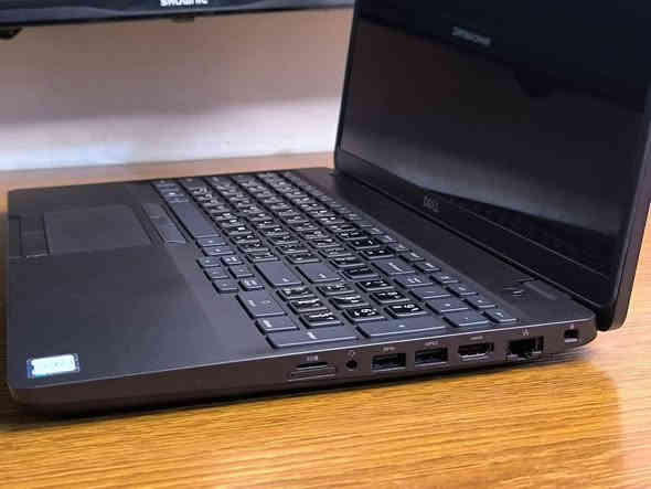 الجيل التاسع  Dell Precision
3541

جيل تاسع معالج- فئة H

🔧 يشغّل: رندرة ومشاريع 3D — برامج هندسية (AutoCAD, Revit) — مونتاج وتحرير فيديو — برامج التصميم الاحترافي -- والالعاب.

المواصفات:

المعالج: Core i7 — الجيل التاسع — فئة H

الرام: 16 GB DDR4 (قابل للتطوير)

التخزين: 256 GB SSD M.2 (قابل للتطوير)

كرت الشاشة الخارجي: NVIDIA Quadro — 4 GB

كرت الشاشة الداخلي: Intel (مشاركة) — 8 GB

الشاشة: 15.6″

🎁 الهدايا والملحقات:
• حقيبة لابتوب 🎒
• شاحن أصلي 🔌
• ماوس 🖱️
• ماوس باد 🧩
• تغليف احترافي (بابلز + كرتون للحماية التامة) 📦

🛡️ الضمان والخدمات:
• فحص عند الاستلام مع المندوب ✅
• ضمان 7 أيام بعد الاستلام ✅
• نفحص ونرتّب الجهاز قبل الإرسال
• تنصيب ويندوز حسب الطلب + جميع البرامج الأساسية + Office مثبتة

السعر السابق:  520 الف
 السعر الحالي: 480 الف ثابت

 التوصيل متوفر 

📱 للطلب / استفسار (واتساب متوفر):
***********
