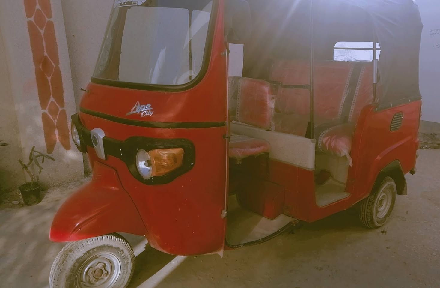 السلام عليكم تكتك بياجو 2018 شهر 11 محسوبة ع.19 مكاني بغداد جسر ديالى الجديد معروضه بمليونين تكتك نضيفة لاخياسات ولا تبديل بلادية تايرات جدد دوشمة داخل جديدة هـ***********
