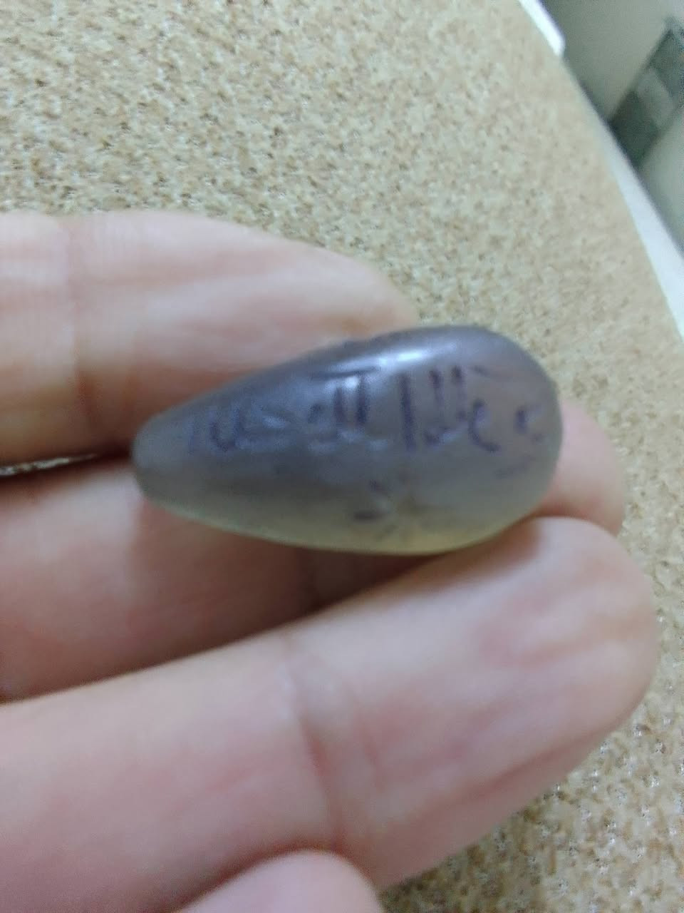 السلام عليكم..
من رخصة الإدارة المحترمة..
يمانيات قديمات جداً..
الجزعة مكتوب عليها خط يدوي (نصر من الله وفتح قريب)
والدخانية مكتوب عليها خط عكسي ( الله العزيز -- الله ملك الملوك)
سعرهن اثنينهم (١٠٠ ألف)
بغداد البلديات 
***********
وممنون جدا 🌹
