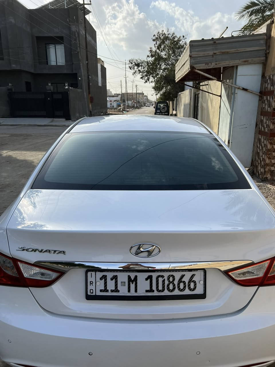 سلام عليكم سوناتا 2015 خليجي
كفاله عامه سياره جديده كلش بوضع شركه 
موصفات السوناتا معروفه 
سونار مرفق بل منشور 
بس يدور نظيف وجديد 
مكينه مامفتوحه 2400 دوش
شرط مداور ثاني يوم 
ماشيه 105
السعر 163
العنوان بابل الحمره الغربي 
رقم تلفون ***********
