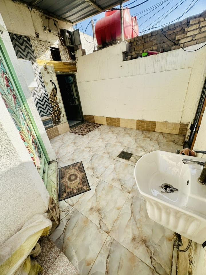 السلام عليكم
بيت في منطقة آل معالي مقابيل اسواق بركات الجوادين البيت بفرع صيدلية ضي علي

مساحة البيت100 م يتكون من طارمه وحمامات  وبراني ومطبخ وغرفه وصاله  والطابق الثاني بي غرفه وصاله /السعر اكتب تم ويتم الرد للأتصال ***********
