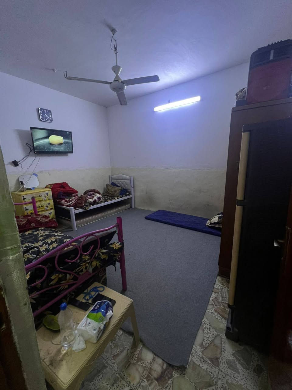 بيت للبيع 100متر طابقين بحي العسكري قرب مدرسه دارك الاهليه مطلوب لمصرف العقاري 60 مليون السعر الكلي 145 مليون وبيه مجال رقم الهاتف ***********
