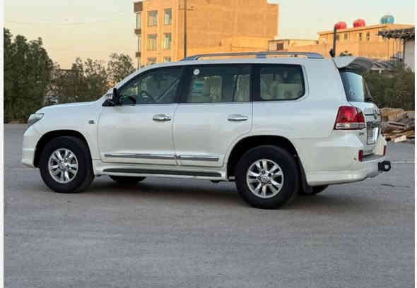 من رخصت الادمن المحترم
للبيع لاندكروز 2011 ستينيه بيضاء بغداد  رقم حديث مابيه اي نقص ٣ قطع صبغ فقط بدون دواخل تايرات مع باتري مع صدر كله جديد زنون حديث  السعر ٣ شدات بيع فقط بيه مجال بسيط العنوان بغداد ***********
