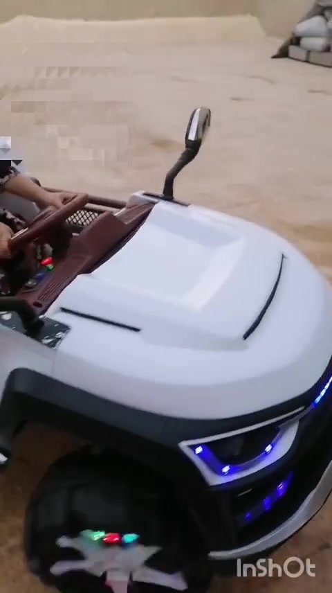 سيارة شحن حجم كبير وثقيل كلشي بي يشتغل نضيفه 
مثل ما موضح بالصوره والفيديو 

***********
