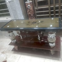 طاولة • ديكور منزلي