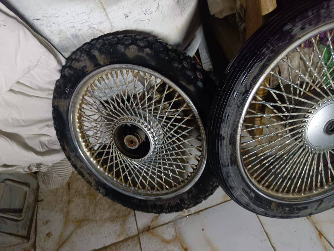 سلام عليكم وياله و تايرات مال سيڤان دبل سيم تايرات جدد الامامي كلشي ما بي و الخلفي عوزه نفخ او رگعه سعر خاص مكاني شارع الگوام ***********
