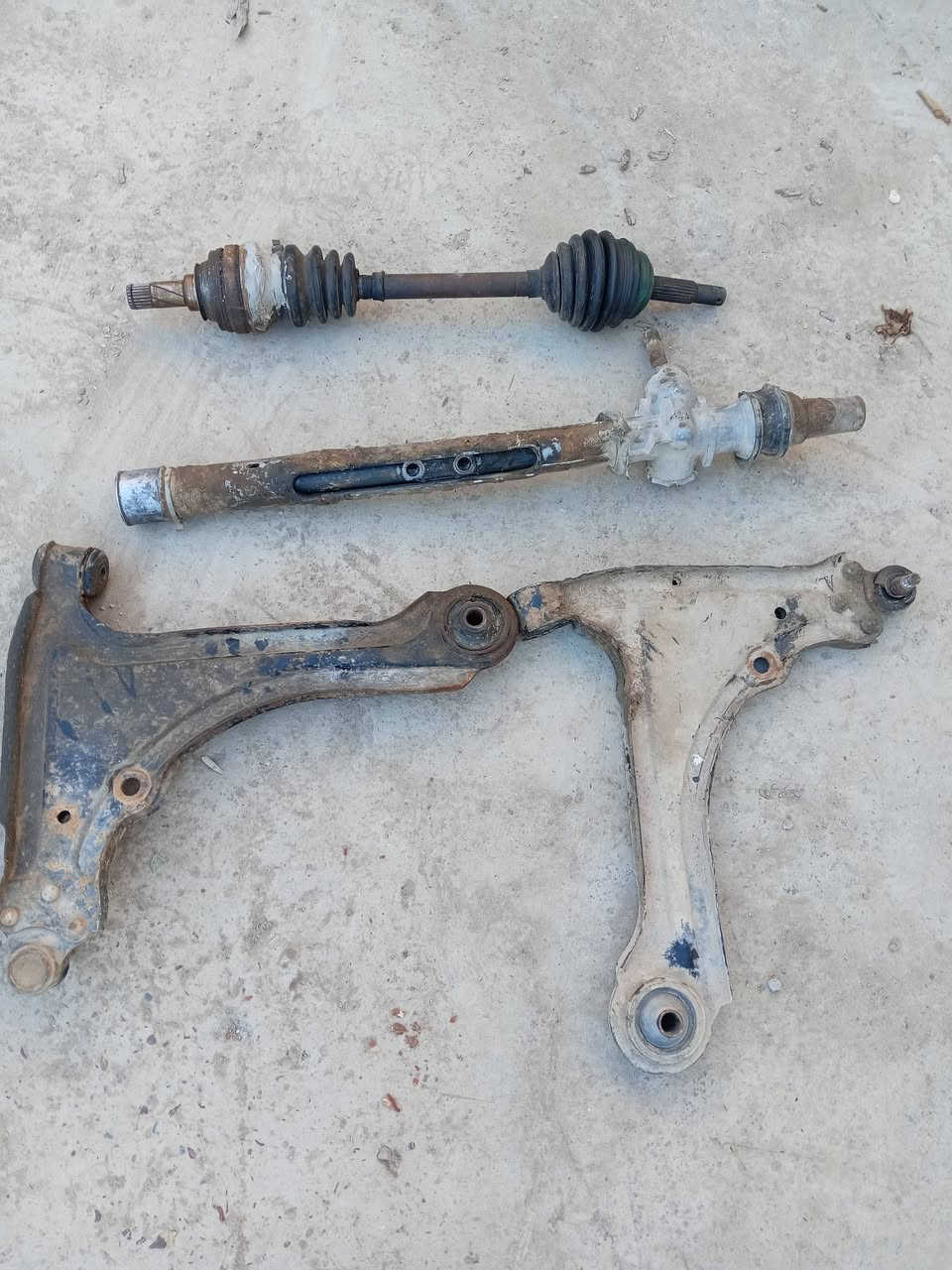 السلام عليكم غراض فكتره درايم شفت واحد صفحت اليسره ومشط وطبلات مال كصة كلهن جدد اخذتهن
استفسار أكثر ***********
