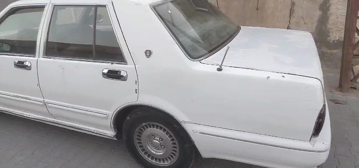 سدرك نيسان البيع مكينه جديده فيفيتي ثنين ونص ستوني شديته كير جديد موديل2001 عندي مداور يمته ماتريد داور بسمك سعره ٢٦  هذه رقمي ***********
