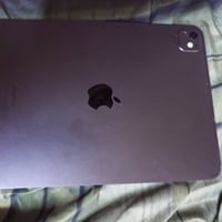 ايباد m4 ولكارتونة موجودة 250G 2024مستخدم ب2025 ابلادي بطاريتة 90حقيقي...