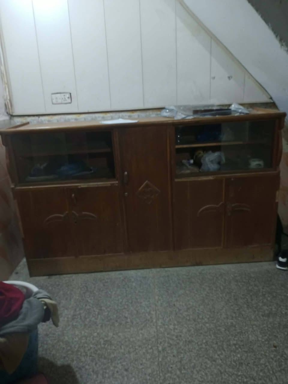 كنتور وبوفيه وميز للبيع 
ميز بيه كسر بجامه والباقي نظيف جدا 
حله مركز شارع ٦٠
السعر ٤٠٠ ألف ومجال قليل 
***********
