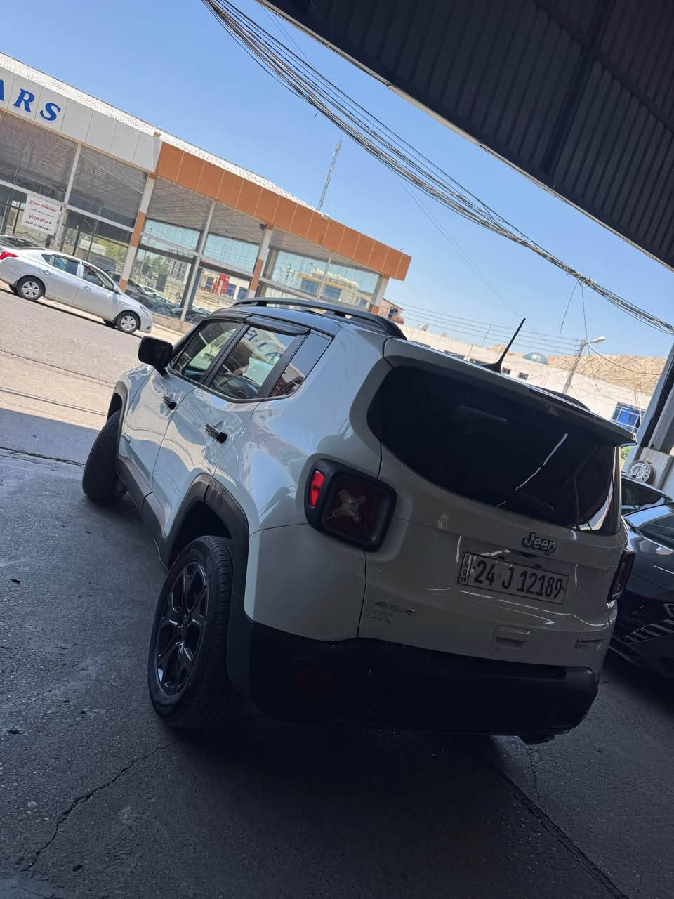 جيب رنجد موديل ٢٠٢٠ 
سيارة بس بوند صبغ بدون دواخل بدون ارباك كير محرك كهربائيات كل بشرط سيارة فول فول مواصفات بانوراما داخل جلد شاشة كبير كشنات جلد و هيتر و سيارة فور ويل 4x4 مواصفات فول 1/1 سعر جدا رخيص ١١٦ ورقة ومكان سيارة دهوك 
*********** دهوك, العراق
