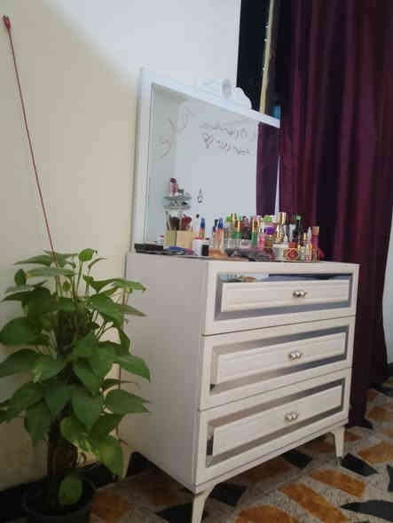 سلام عليكم للبيع غرفت نوم مستعمله نضيفه كلش وتخم هم نضيف وكاونتر تصفيت بيت رقم  الهاتف ***********
