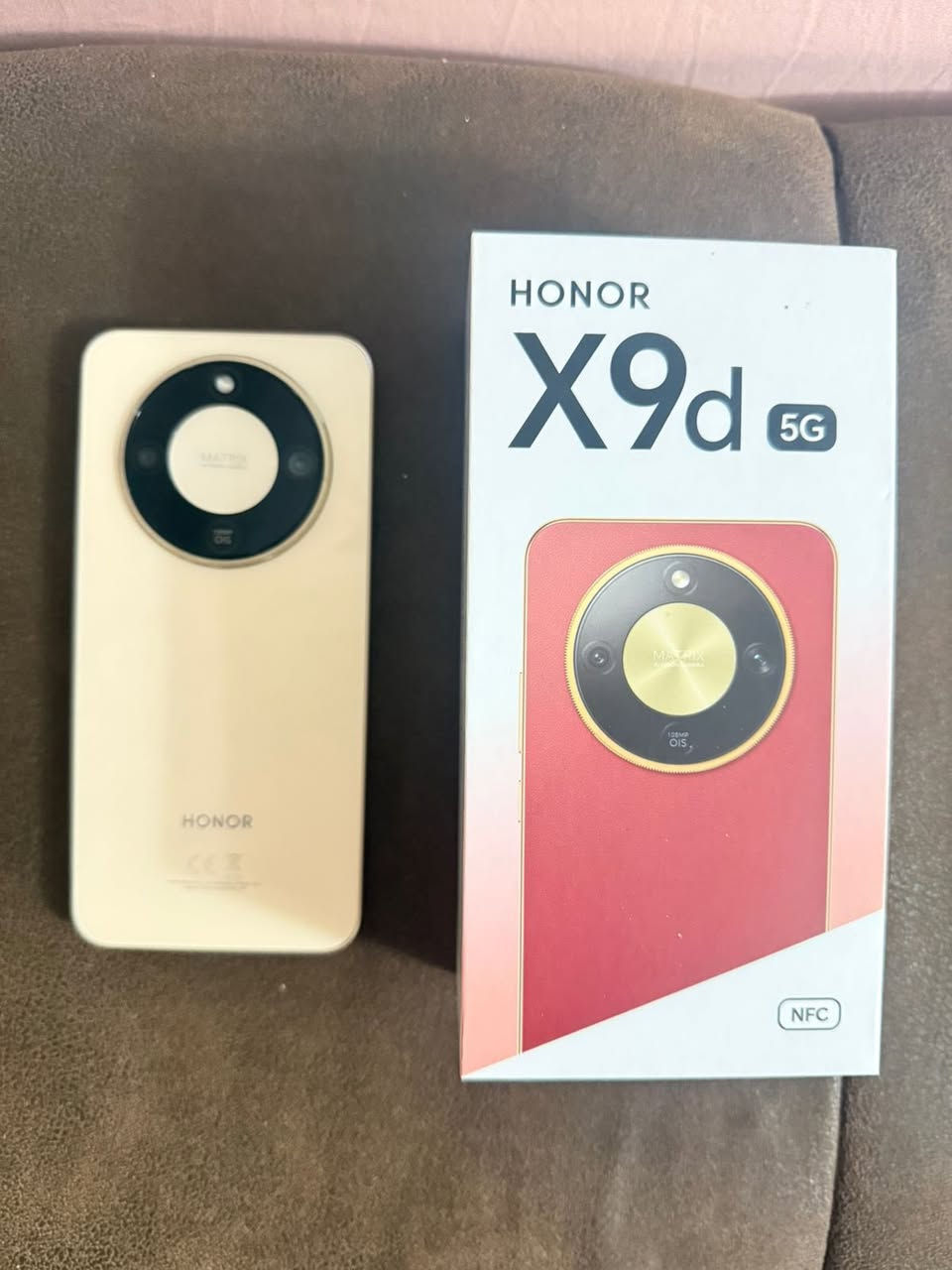 السلام عليكم ❤️
تليفون  HONOR     X9d  5Gلون اوف وايت 
لوك بعده بالكارتونه كل غراضه موجوده (شاحنه +كفر ) شخط مابي صار شهر من شتريته استخدام قليل جدا
السعر : 400 الف 
عنوان :بغداد جميلة 
رقم الهاتف : ***********
