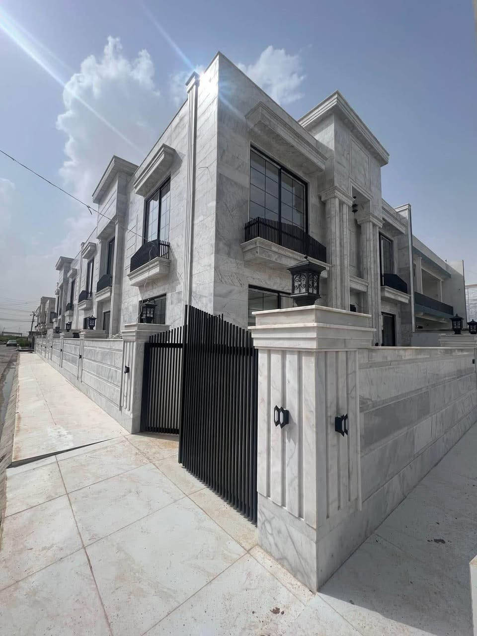 سعر مناسب 
بيت روكن واجيهة قبلة للبيع في منطيقة سيدوبارك
مساحة بيت 250m
بيها خمس غرف
ماستر سويت
مطبغ حار + مطبغ بارد 
دكيتات مبريدة 
واجيهة بيت كامل مرمر
للاستفسار اكثر اتصل 
☎️📞 0750 386 1964 whastup
☎️📞 0780 823 3860 zain أربيل, العراق
