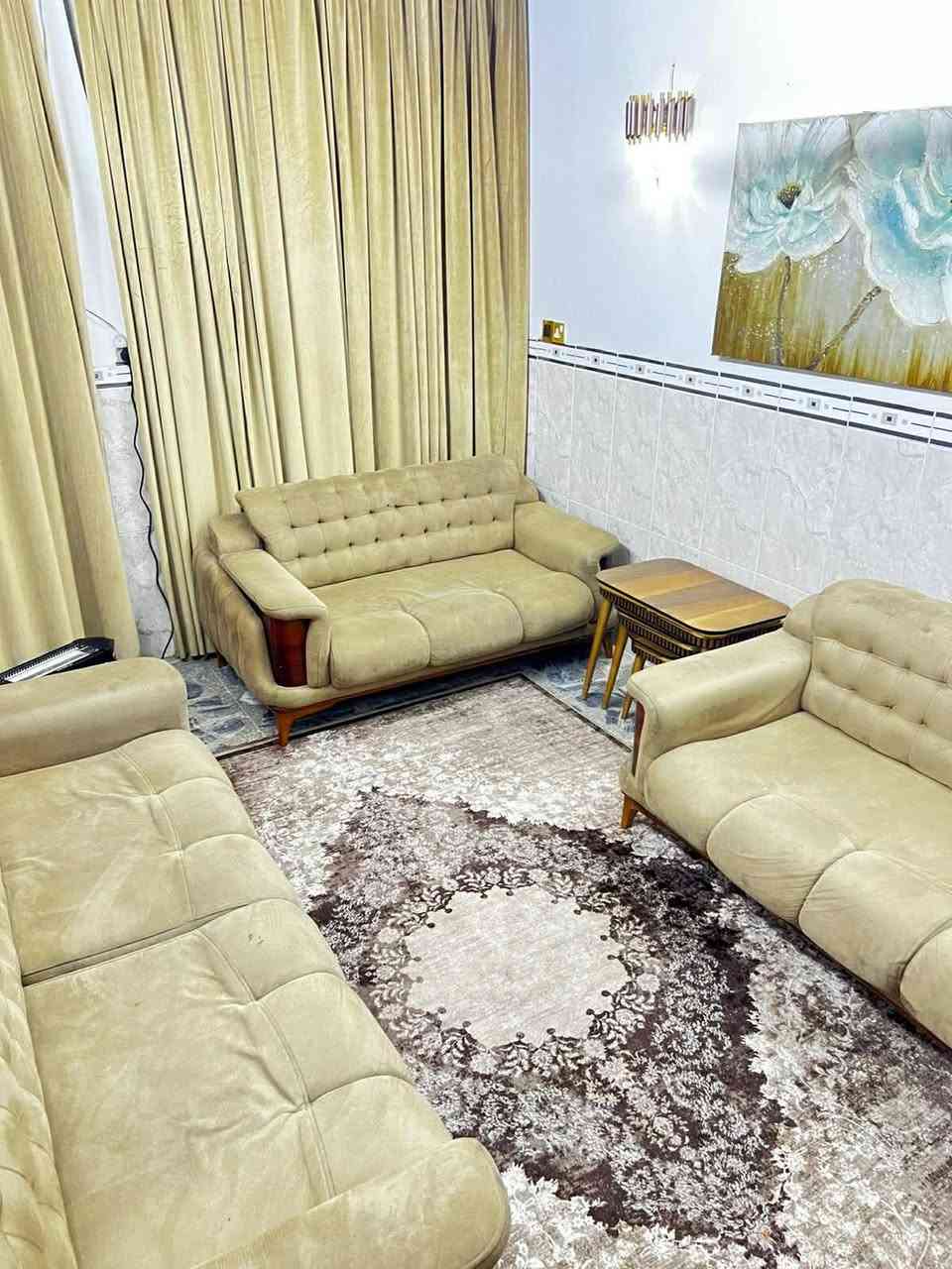 السلام عليكم
تخم للبيع تركي 10 مقاعد بحالة ممتازة
السعر 400 وبي مجال 
المكان بغداد الشعب
الرقم ‭0771 589 5974‬
