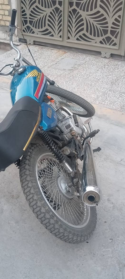 مراوس سكنس فحل فقط 
اربعه كير تايكر مكينه 21
 مكينه  تاكل كاع اكل لاتبخير ولاتنقيص 
كلجات جديده 
دبلات امامي خلفي شغالات 
دراجه  قويه تانكي هونده كشن سي دي اي 
دراجه خير من الله 
مراوس فقط


**إذا كنت صاحب هذا الإعلان وتريد حذفه لأي سبب، رجاءا أرسل رسالة إلى الدعم الفني**