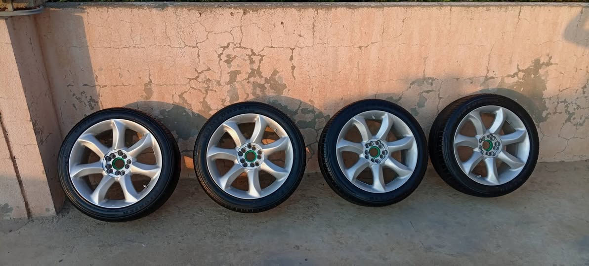 فروشتنە زوڕخاوینە تاسە بویاخ کڕاوەتەوە 17دیە
تایە کانی 100‌‌‌/90/80خاوینە
***********هه ولیر
