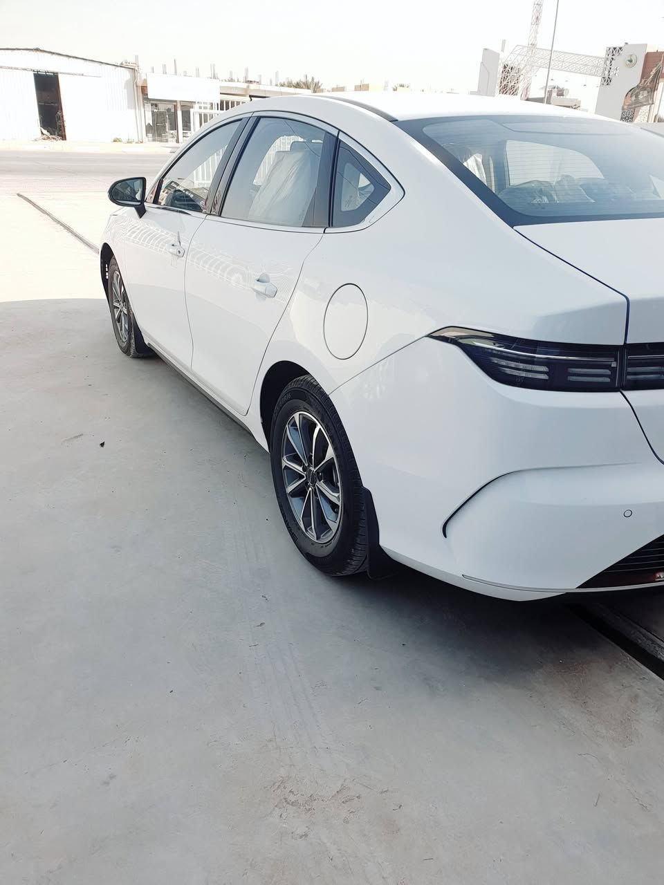 السلام عليكم/ بي واي دي دستورار 2025 /رقم بغداد الدولي حره تحويل مباشر بحالة جيدة جدا /ماشيه ١٢ الف بين كهرباء وبنزين/ مكفواله /السعر ١٢٥ شامل العقد المروري وتدللون/***********
