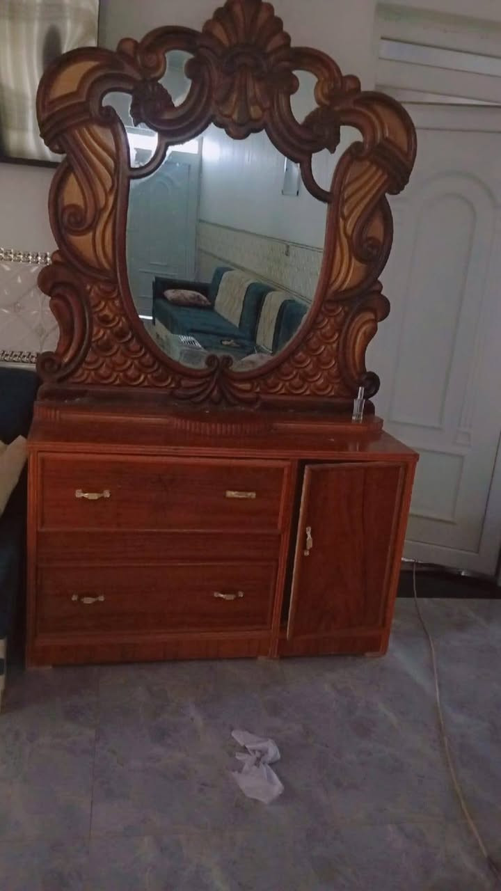 للبيع عنوان حمرين
***********
