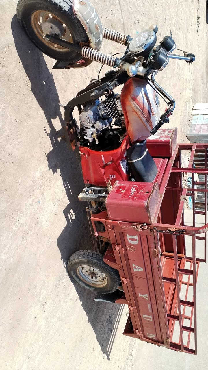 السلام عليكم ستوتة للبيع دايوان موديل 2015 ستوتة خير من الله شوفت عينكم الاوراق كاملة السعر خاص ***********
