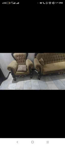 تخم للبيع عشر مقاعد قنفتين كبار واربع كراسي نظيف المكان شارع 80 السعر 250 الاتصال واتساب***********
